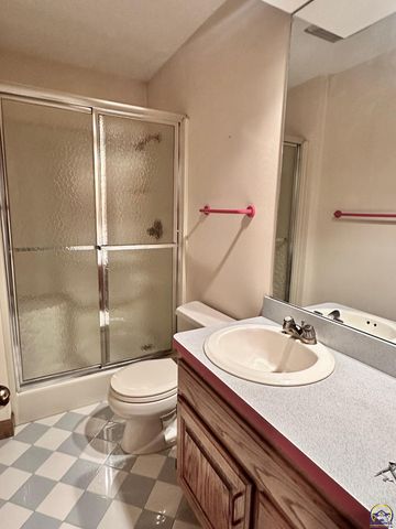 3101 SW Muirfield CT, Topeka, KS 66614