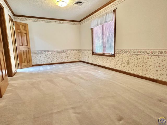 3101 SW Muirfield CT, Topeka, KS 66614