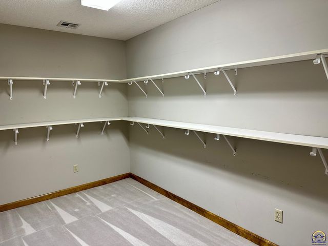 3101 SW Muirfield CT, Topeka, KS 66614