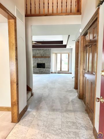 3101 SW Muirfield CT, Topeka, KS 66614