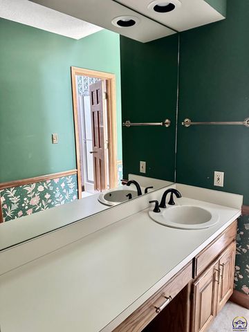 3101 SW Muirfield CT, Topeka, KS 66614