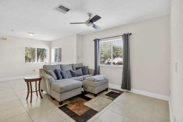 7400 Palomino Drive 524, Hollywood, FL 33024