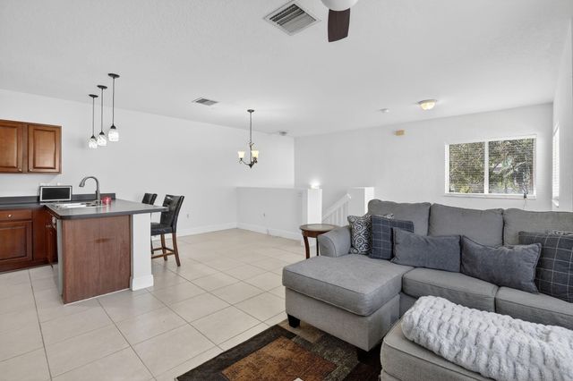 7400 Palomino Drive 524, Hollywood, FL 33024