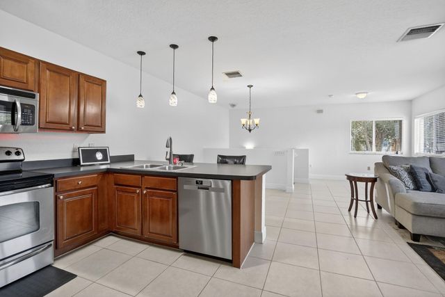 7400 Palomino Drive 524, Hollywood, FL 33024