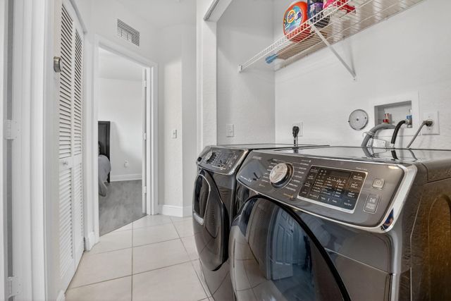 7400 Palomino Drive 524, Hollywood, FL 33024