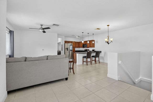 7400 Palomino Drive 524, Hollywood, FL 33024