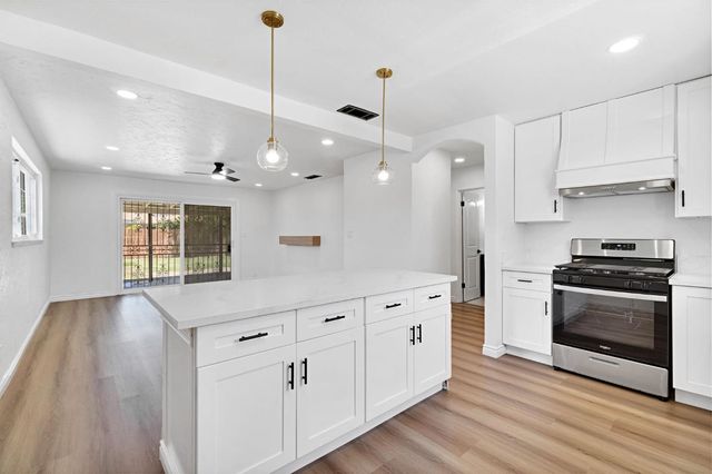 2845 E Swift Avenue, Fresno, CA 93726