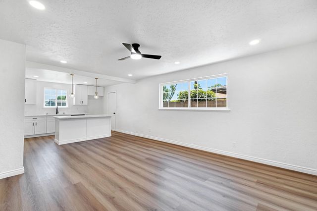 2845 E Swift Avenue, Fresno, CA 93726