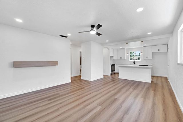 2845 E Swift Avenue, Fresno, CA 93726