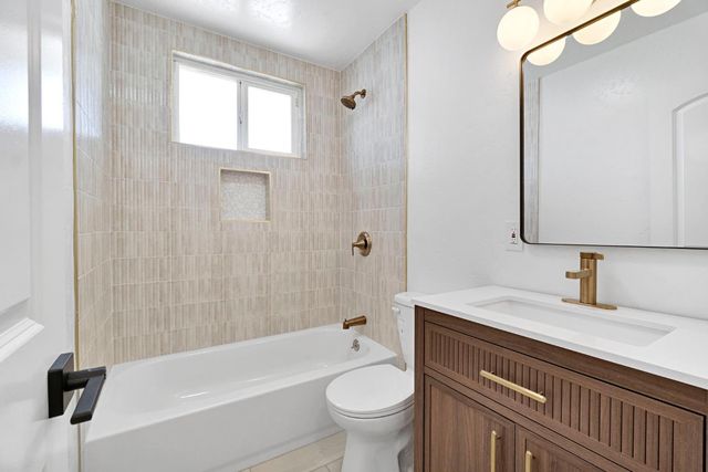 2845 E Swift Avenue, Fresno, CA 93726