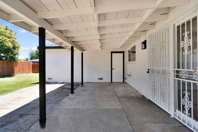 2845 E Swift Avenue, Fresno, CA 93726
