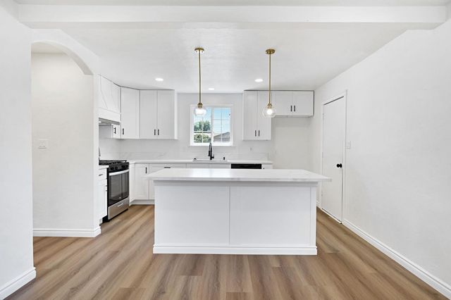 2845 E Swift Avenue, Fresno, CA 93726