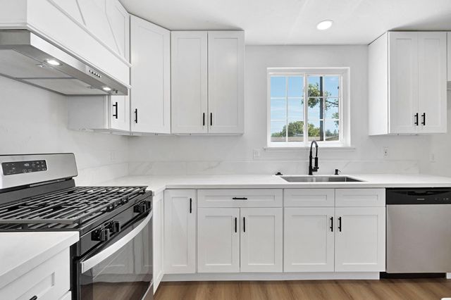 2845 E Swift Avenue, Fresno, CA 93726
