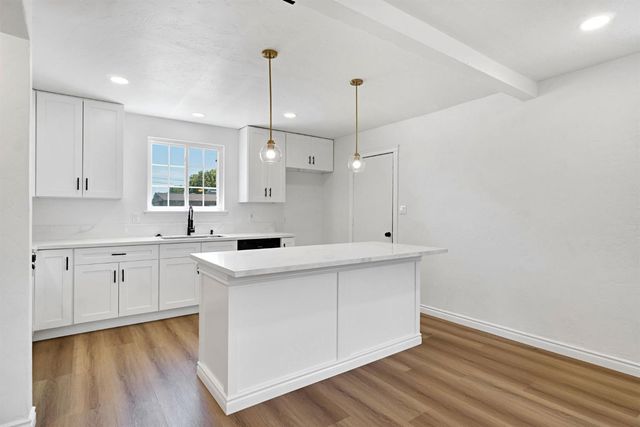 2845 E Swift Avenue, Fresno, CA 93726