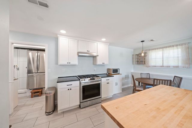 12 Marivista Ave, Waltham, MA 02451