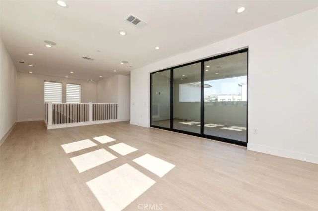 228 Stage, Irvine, CA 92618