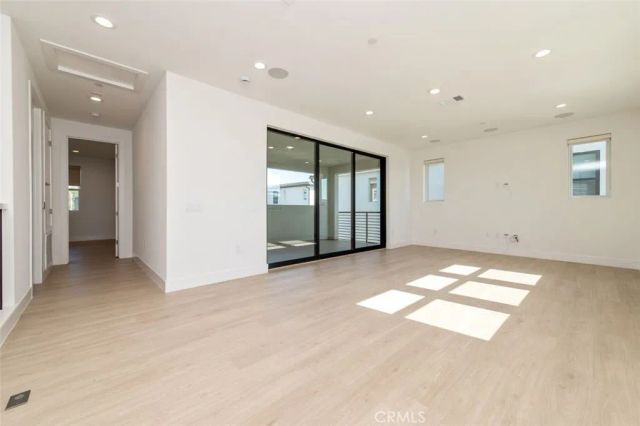 228 Stage, Irvine, CA 92618