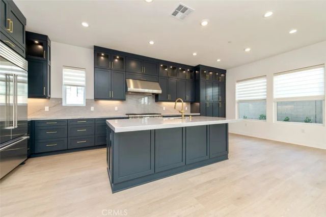 228 Stage, Irvine, CA 92618