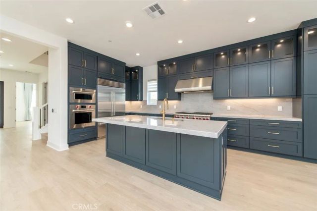 228 Stage, Irvine, CA 92618