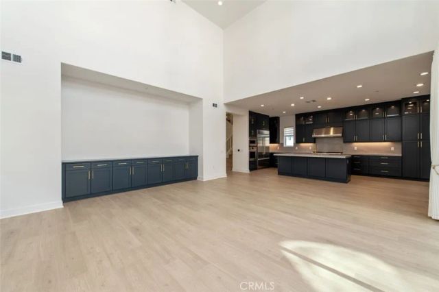 228 Stage, Irvine, CA 92618