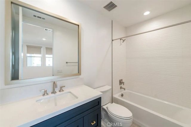 228 Stage, Irvine, CA 92618