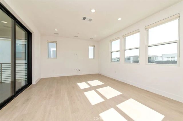 228 Stage, Irvine, CA 92618