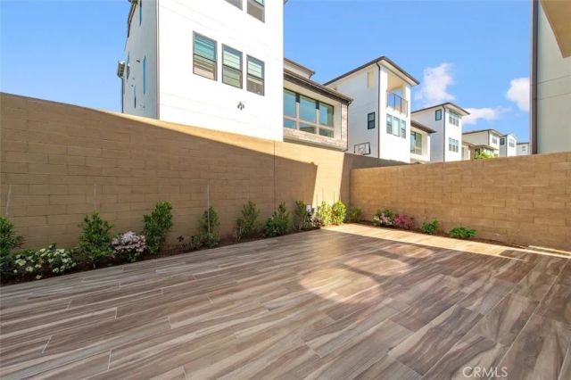 228 Stage, Irvine, CA 92618