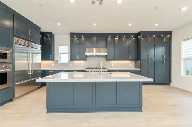 228 Stage, Irvine, CA 92618