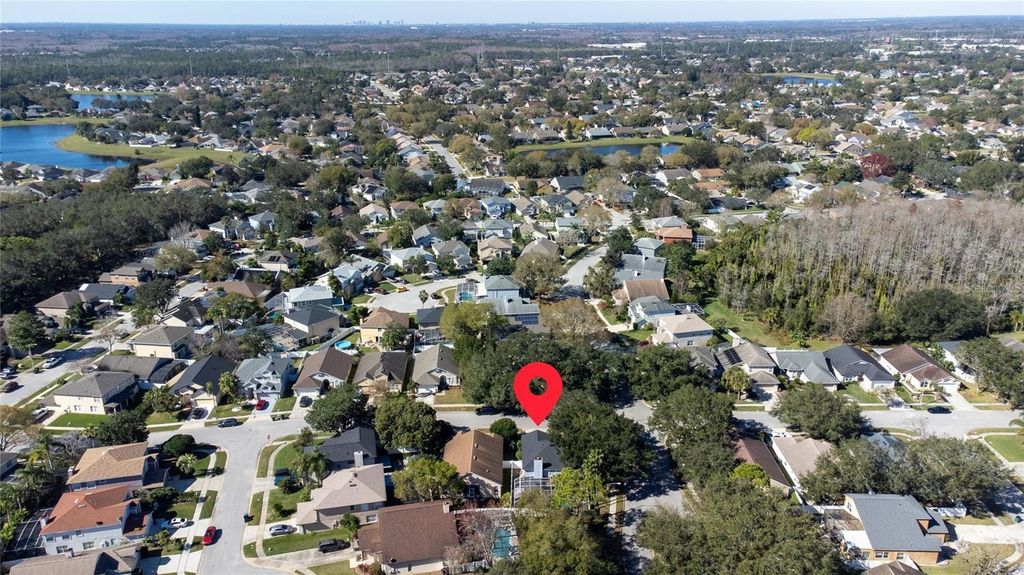 Image 6 of property listing at 13129 COG HILL WAY, Orlando, FL 32828