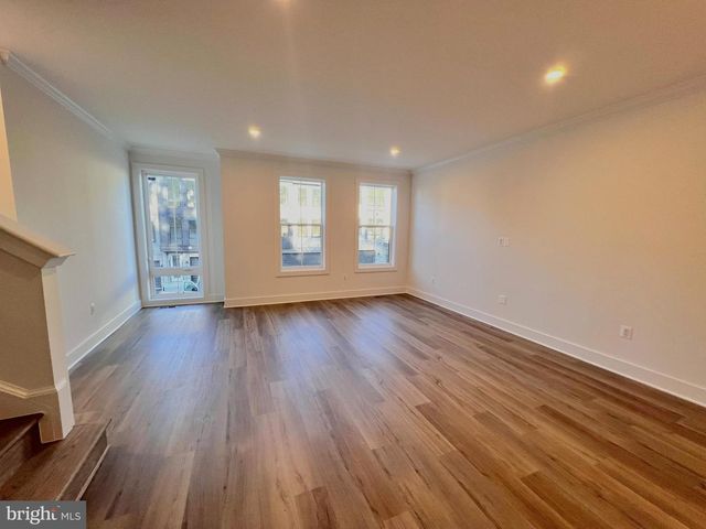 9404 DANDELION DR, Lorton, VA 22079