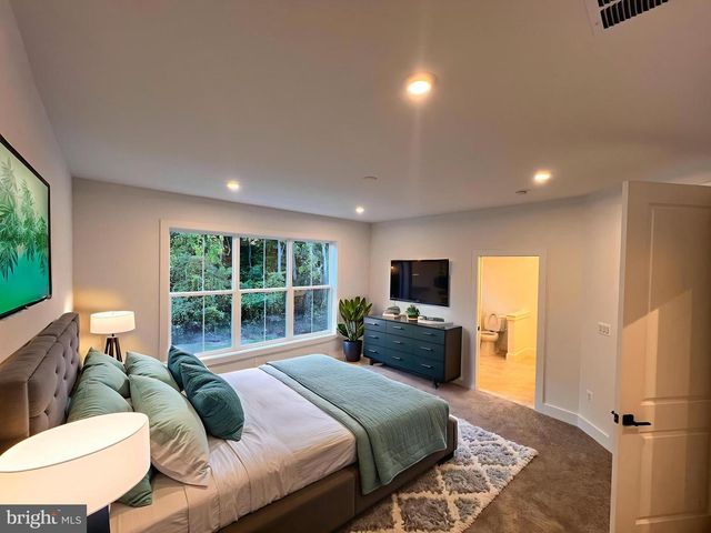 9404 DANDELION DR, Lorton, VA 22079