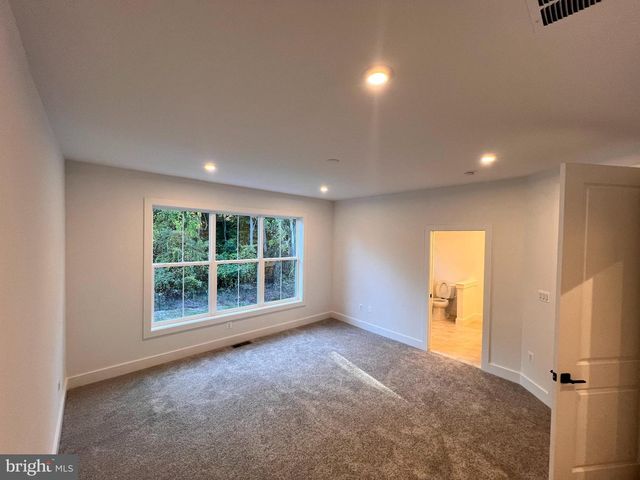 9404 DANDELION DR, Lorton, VA 22079