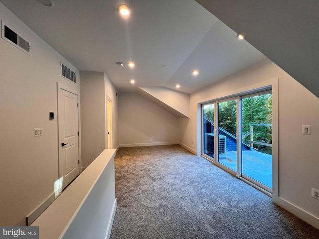 9404 DANDELION DR, Lorton, VA 22079