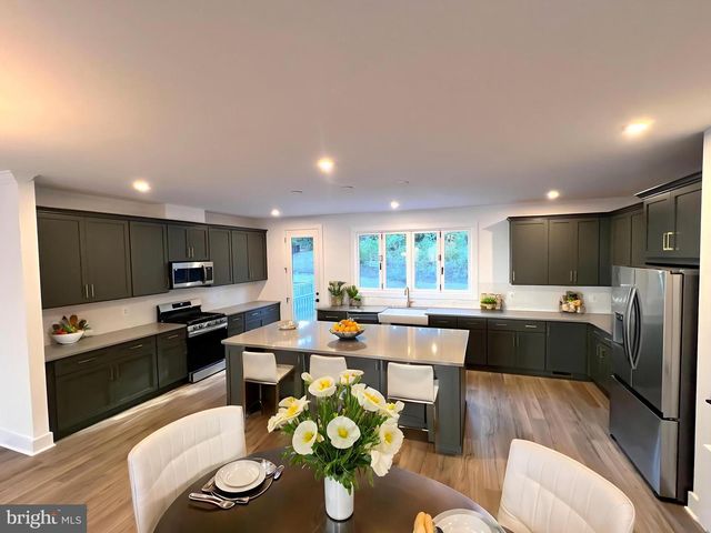 9404 DANDELION DR, Lorton, VA 22079