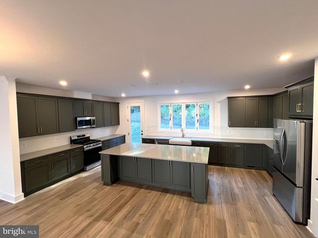 9404 DANDELION DR, Lorton, VA 22079