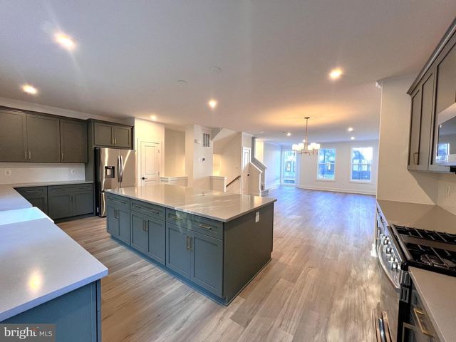 9404 DANDELION DR, Lorton, VA 22079