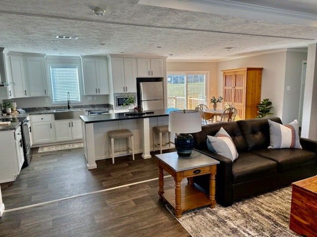 621 Laxson Rd, Pelham, TN 37366