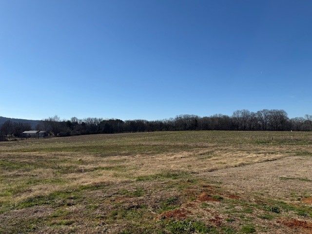 621 Laxson Rd, Pelham, TN 37366