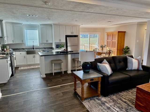 621 Laxson Rd, Pelham, TN 37366