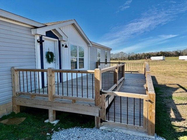 621 Laxson Rd, Pelham, TN 37366