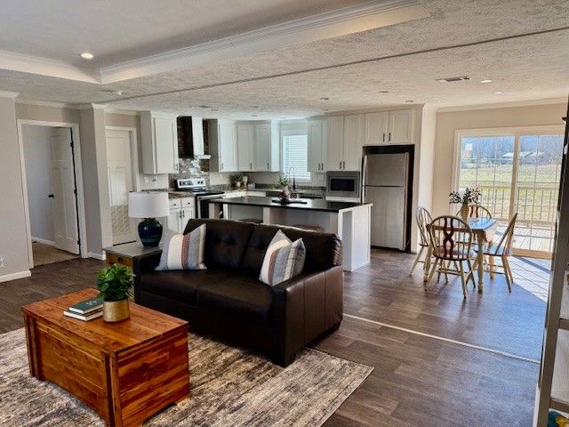 621 Laxson Rd, Pelham, TN 37366