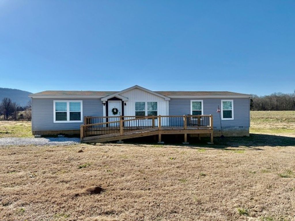 621 Laxson Rd, Pelham, TN 37366