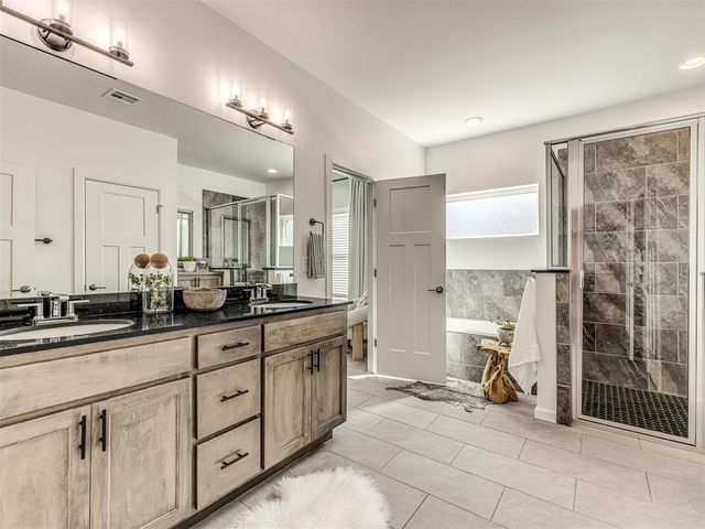 14524 Giverny Lane, Yukon, OK 73099