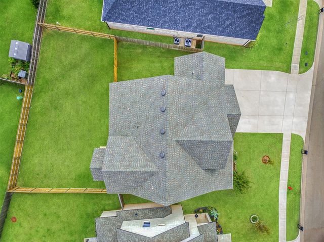 14524 Giverny Lane, Yukon, OK 73099