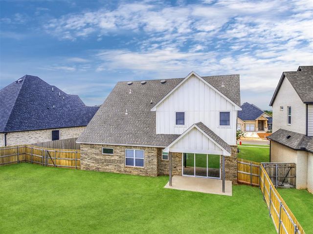 14524 Giverny Lane, Yukon, OK 73099