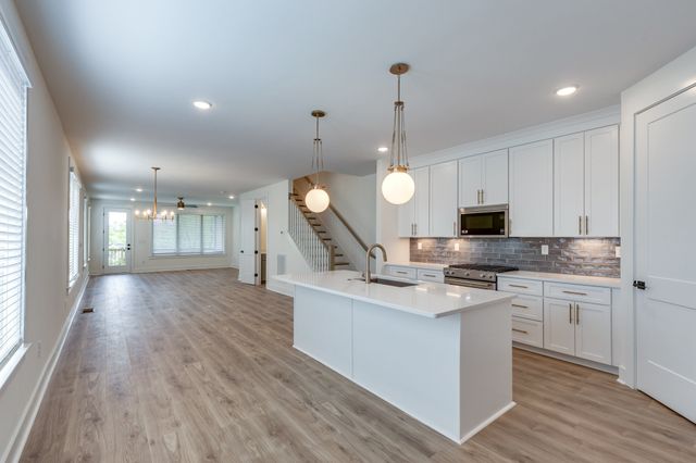 669A Westboro Dr, Nashville, TN 37209