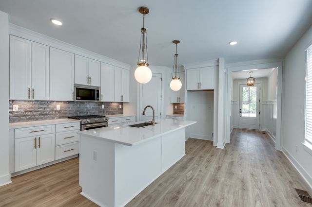 669A Westboro Dr, Nashville, TN 37209