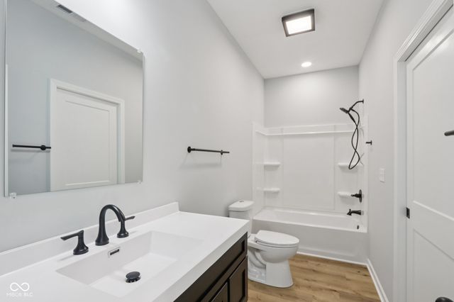 8355 Fieldfare Way, Indianapolis, IN 46237