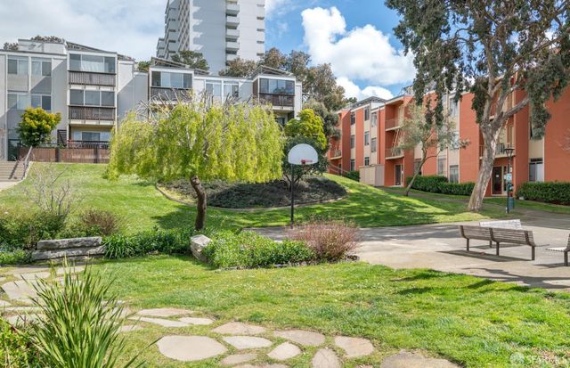 30 Quickstep Lane 2, San Francisco, CA 94115
