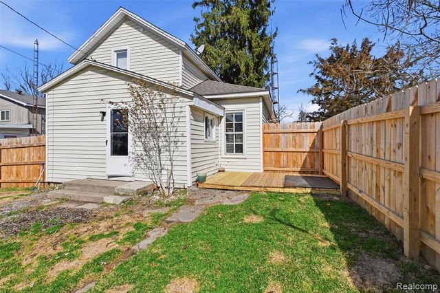 532 E Broad Street, Linden, MI 48451